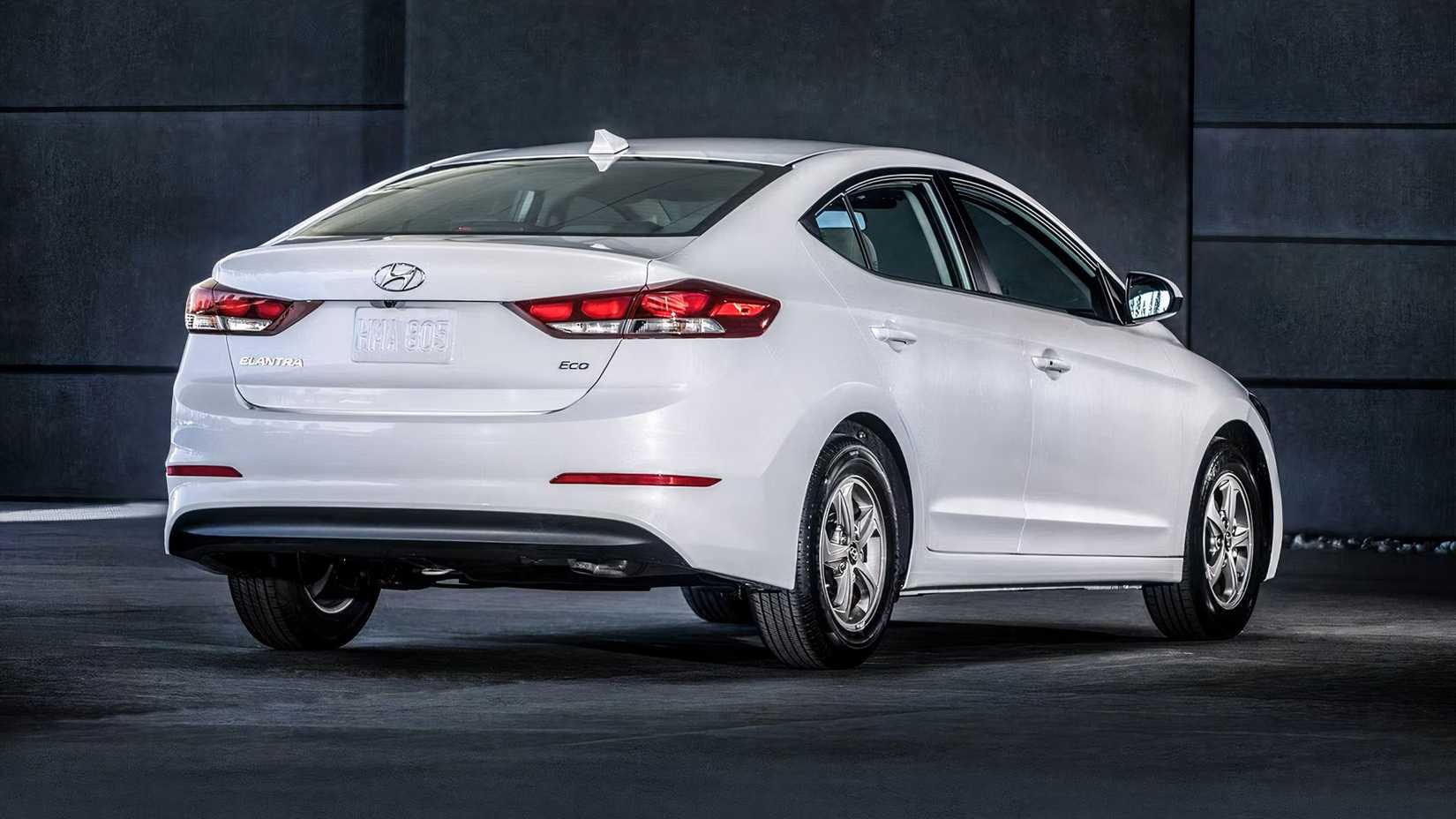 white 2018 Hyundai Elantra