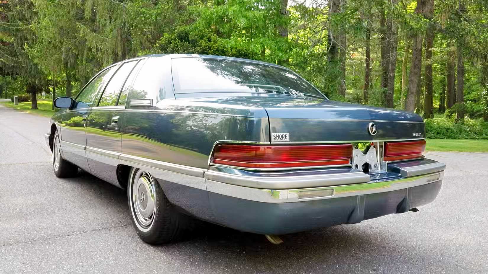 1996 Buick Roadmaster traseiro 3/4 tiro estacionado
