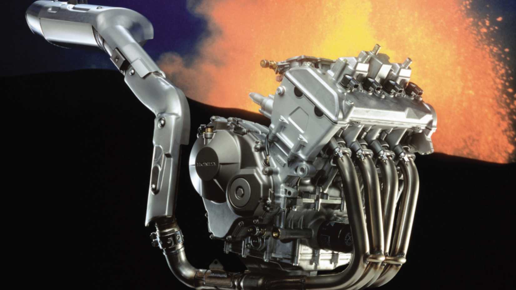 Image of the engine and exhaust system of a 2003 Honda CBR600RR
