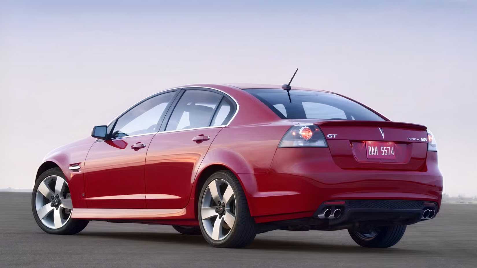 2009 Pontiac G8 GT traseiro 3/4 tiro estacionado