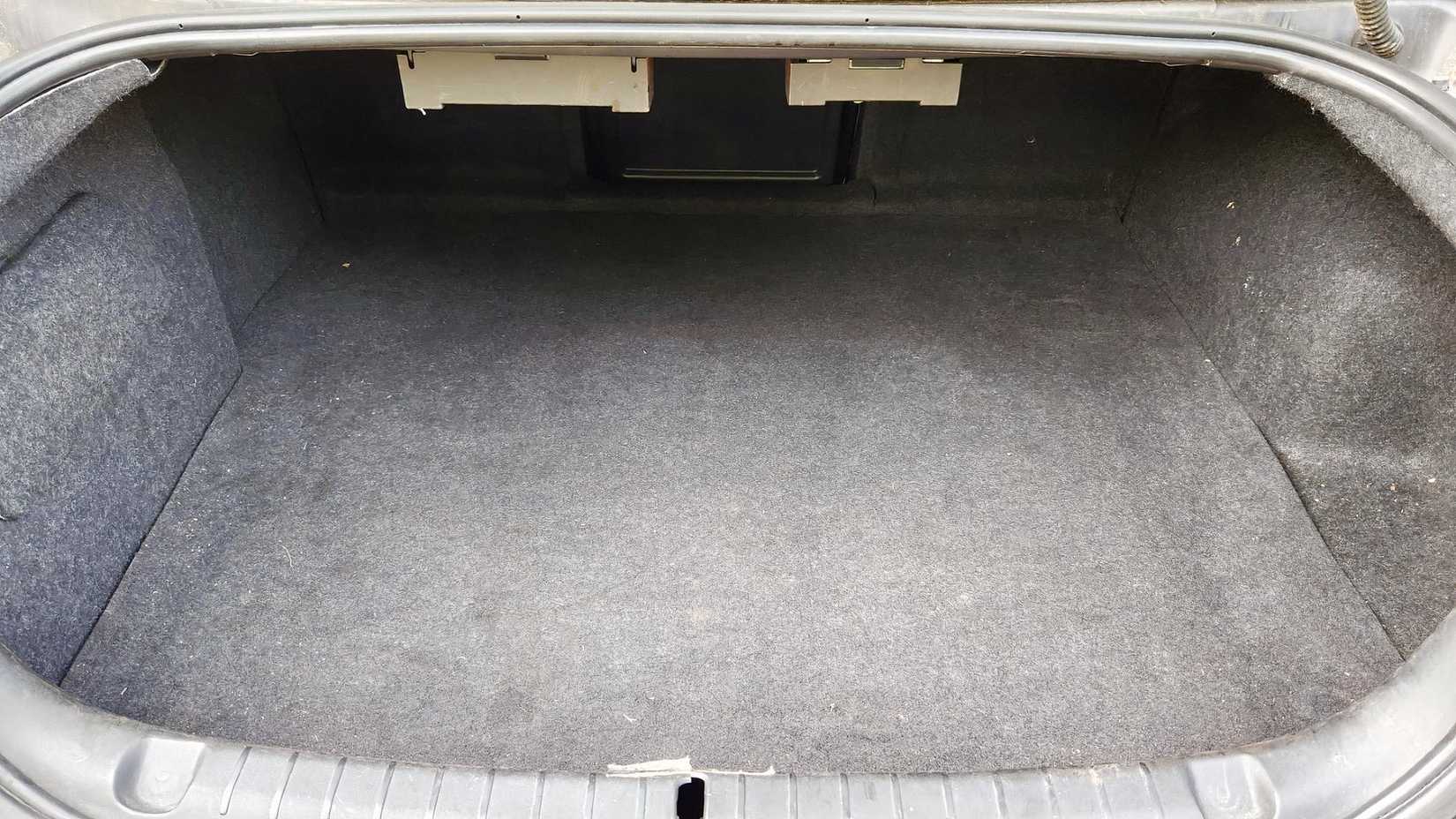 Espaço do porta-malas do Pontiac G8 2009