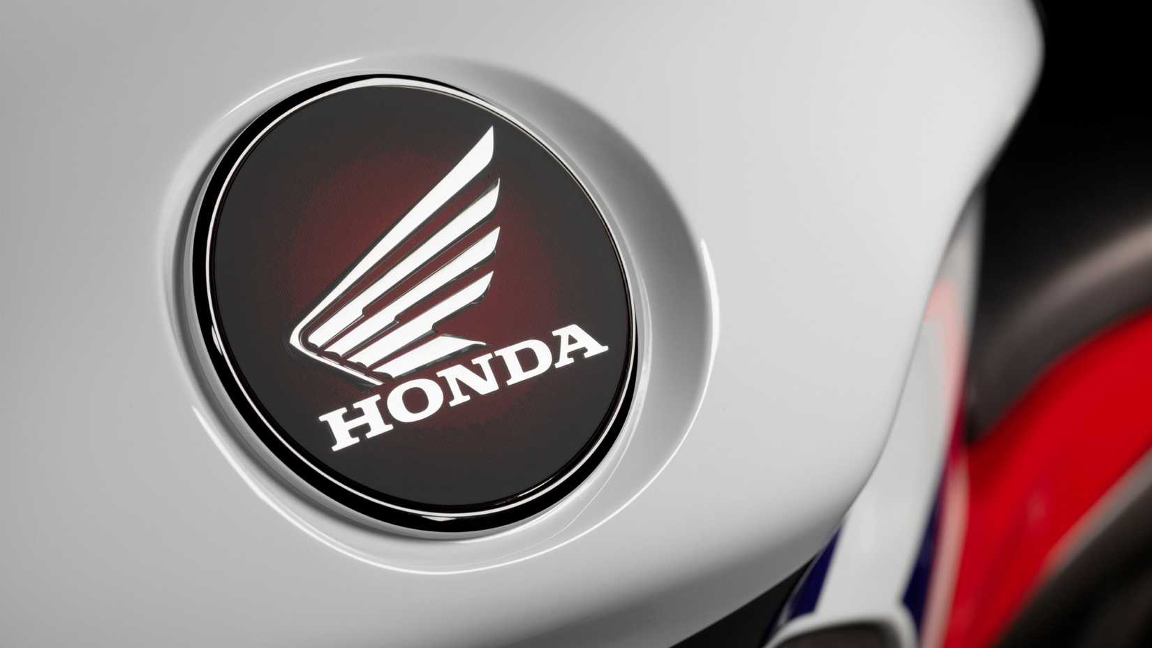 Foto de estúdio do emblema do tanque Honda CBR1000RR 2017