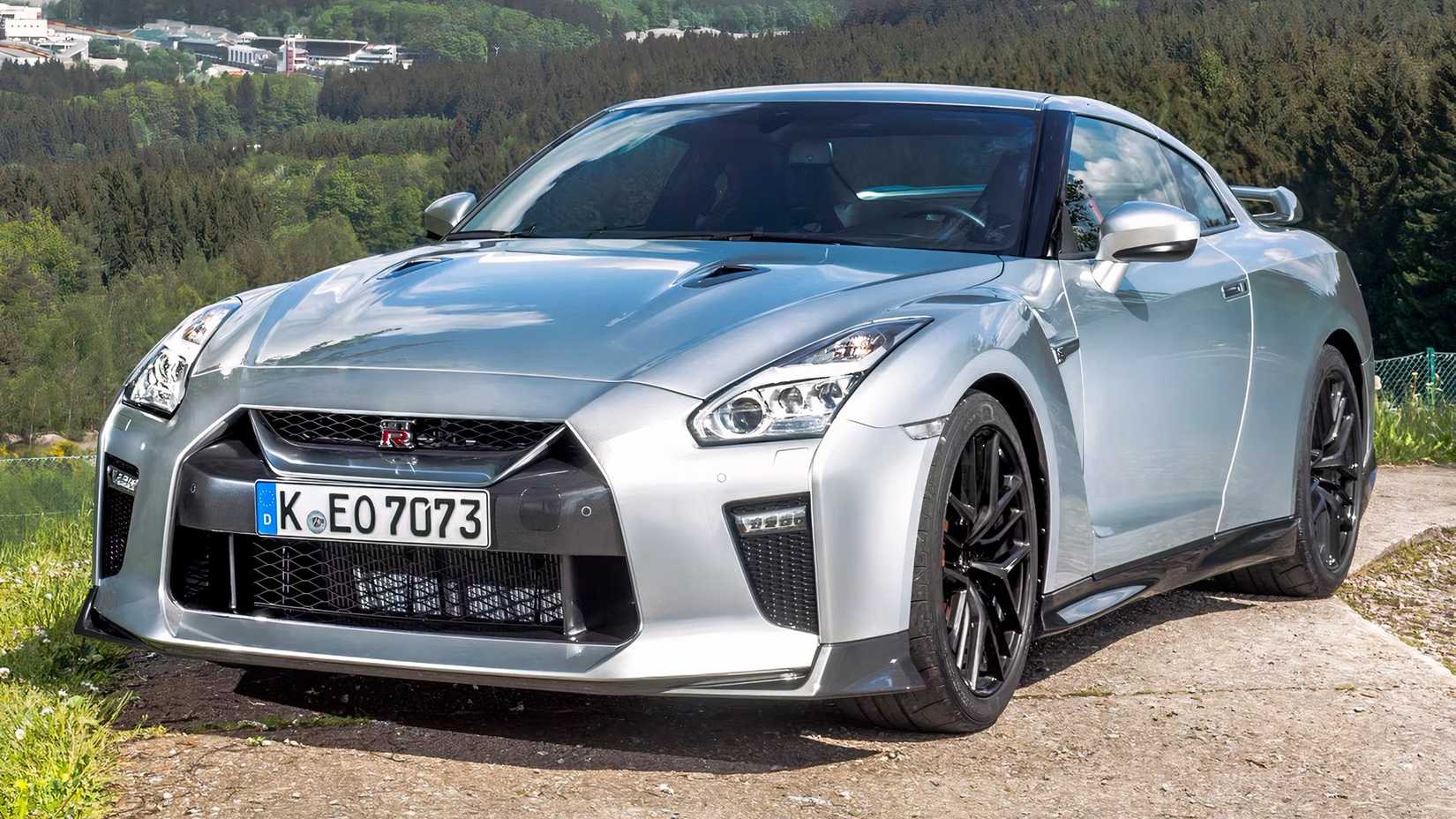 2017 Nissan GT-R Front 3/4 parked in a driveway