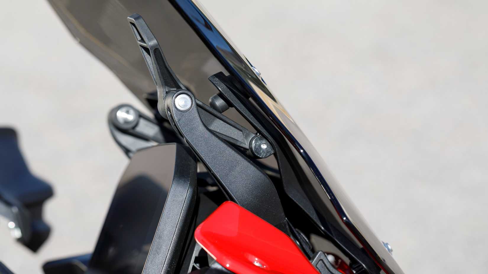 2020 BMW F 900 XR Adjustable Windscreen Closeup Shot