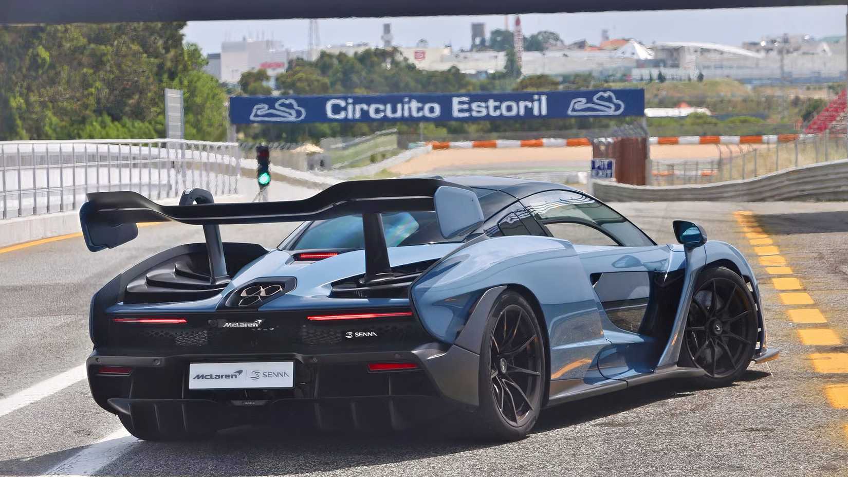 2020 McLaren Senna traseira 3/4