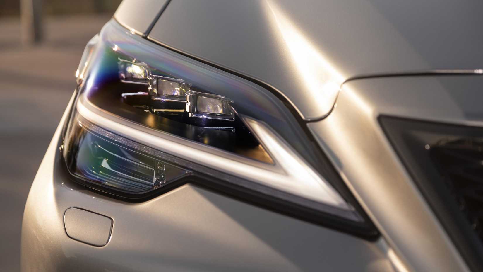 2021 Lexus LS 500 F-Sport headlight