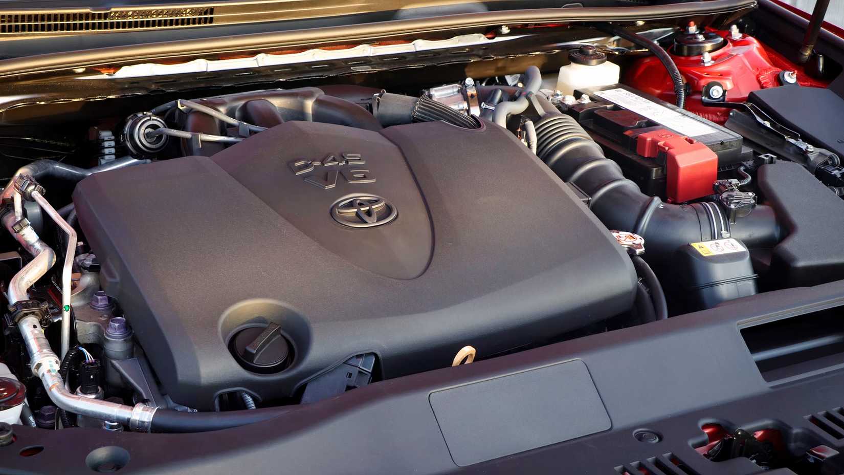 Close de um motor Toyota Avalon V6 2022