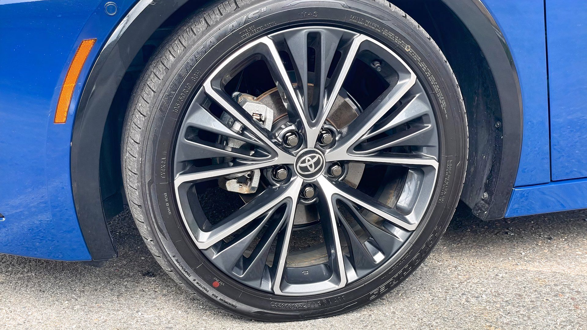 Close-up of the wheels of the 2023 Toyota Prius