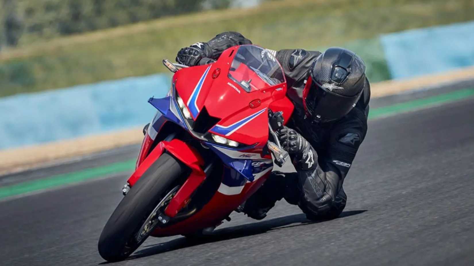 Curvas em alta velocidade em uma Honda CBR600RR 2024