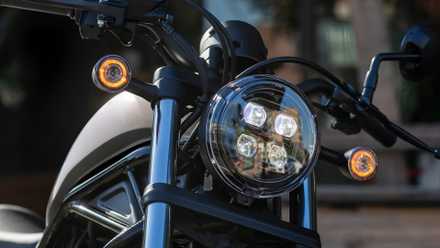 Close-up do design do farol Honda Rebel 500 2026