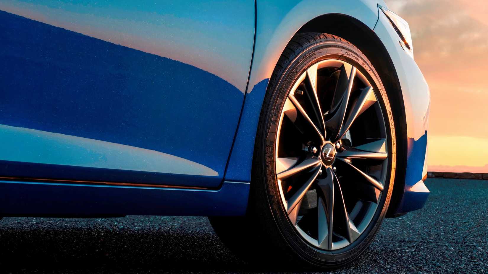 2025 Lexus ES close-up shot of the wheel