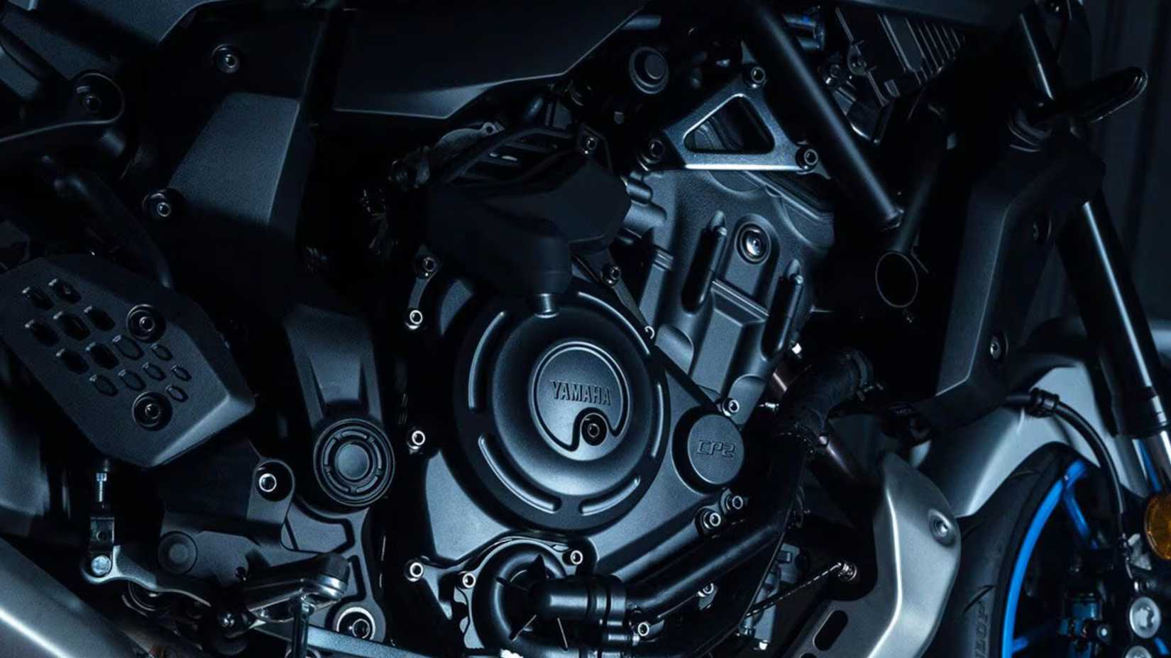 Close do motor da Yamaha MT-07 2025