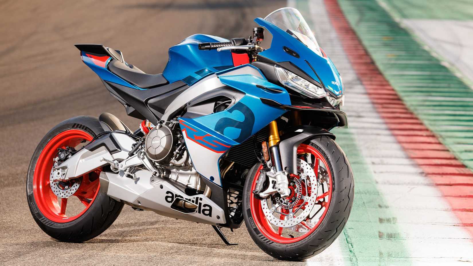 2026 Aprilia RS 660 Blue Marlin estacionada na pista