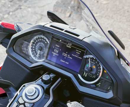Detalhe do painel de instrumentos do Honda Gold Wing Tour 2026