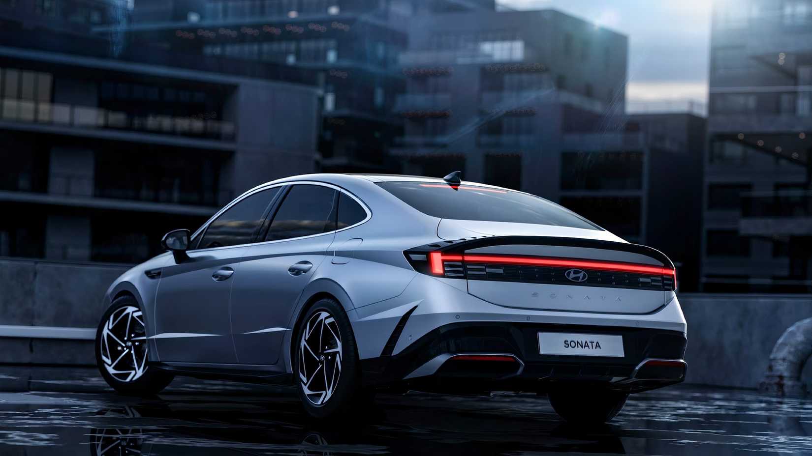 2026 Hyundai Sonata Hybrid vista traseira em uma garagem