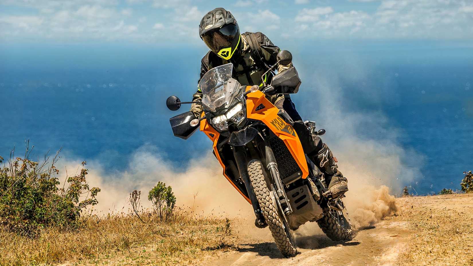Kawasaki KLR 650 em trilha de terra