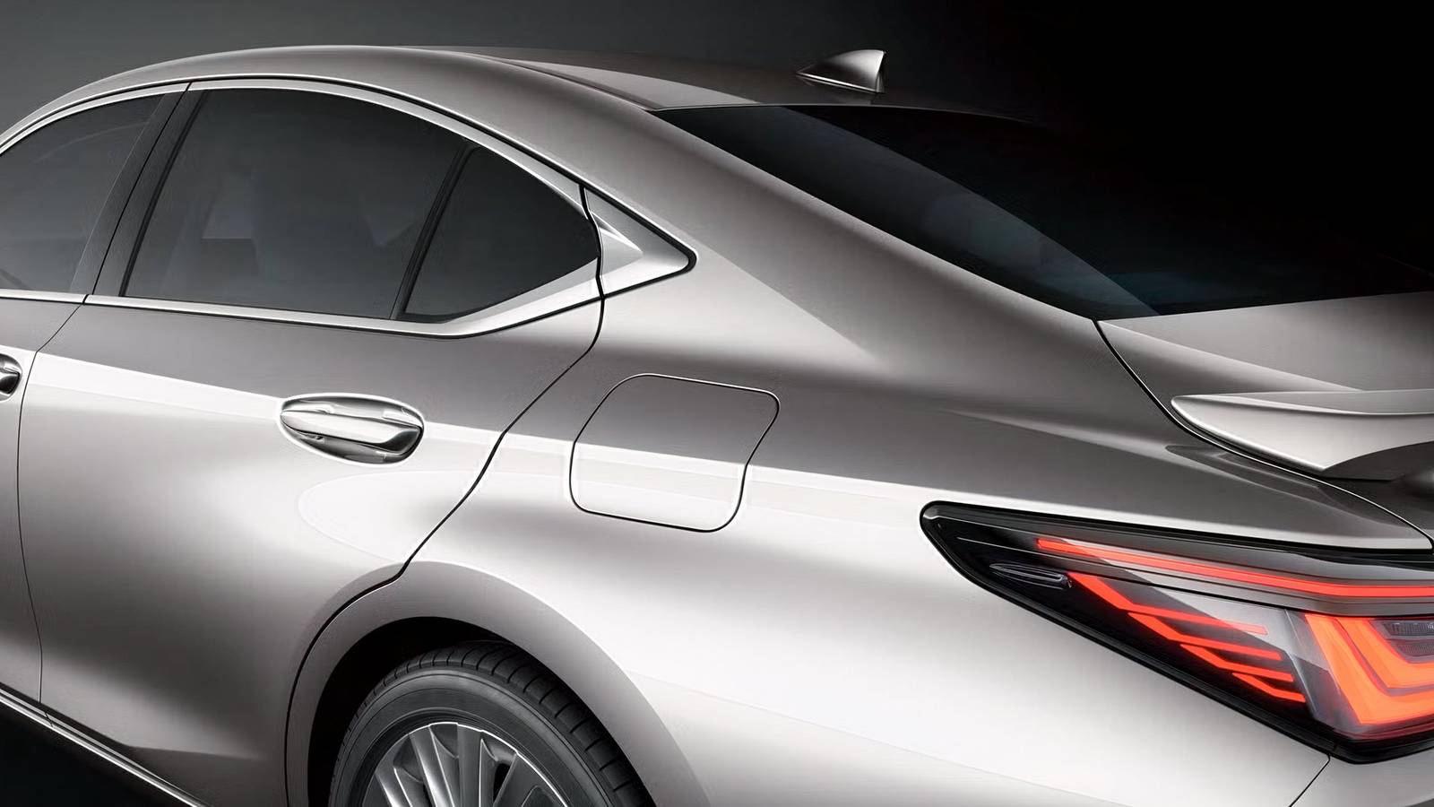 Lexus ES: A Smarter Luxury Sedan Alternative to the Mercedes E-Class