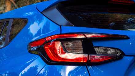 Close da luz traseira de um Subaru Impreza Hatchback 2026