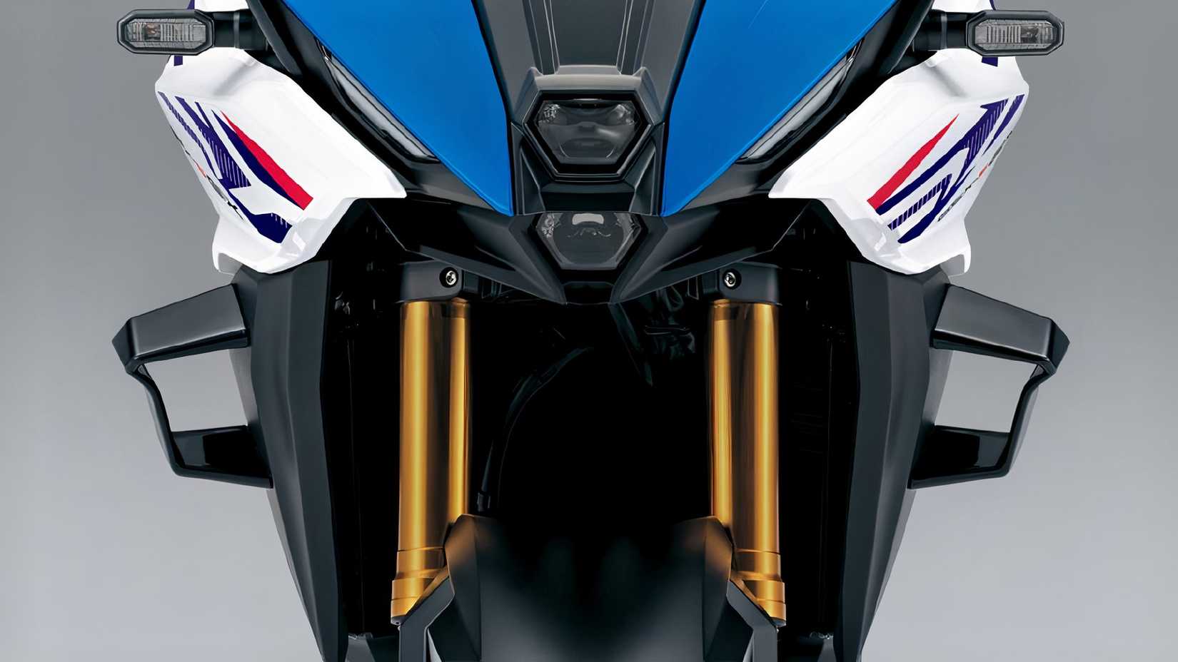 Perfil frontal da Suzuki-GSX-S1000GX mostrando os componentes do chassi