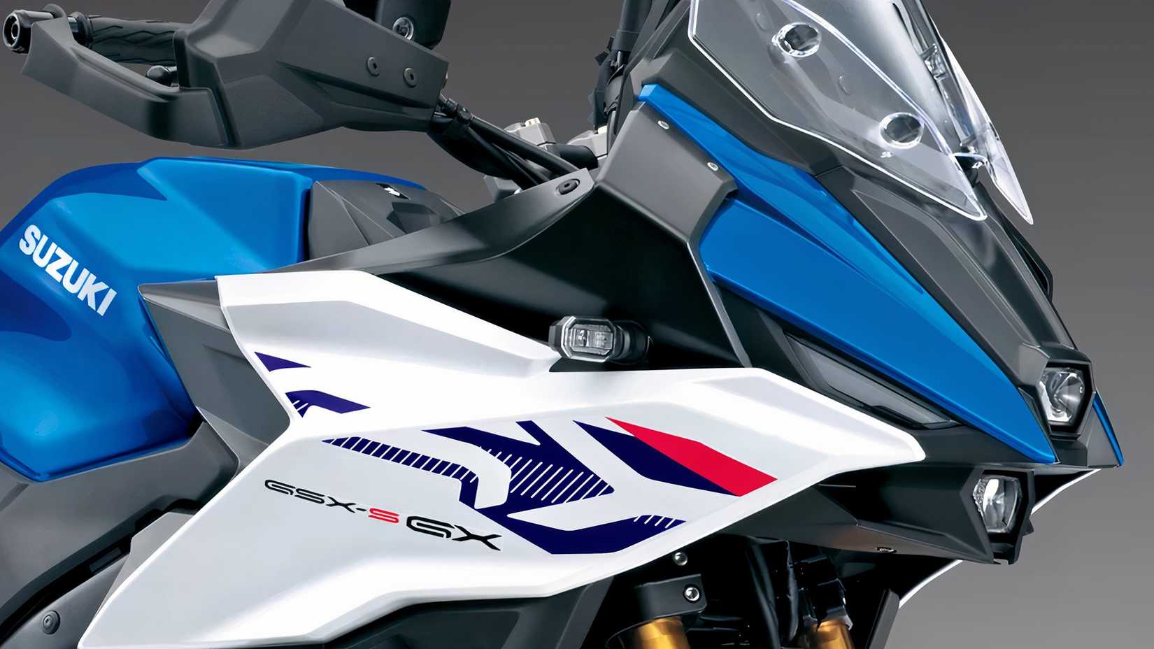 Close up of the right hand side front fairing on the GSX-S1000GX+