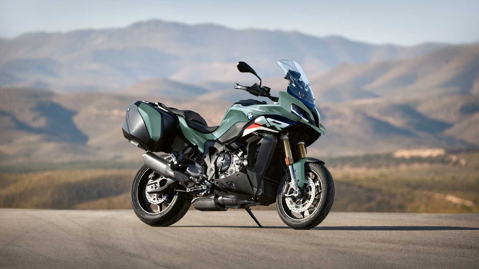 Static side profile of the BMW S1000XR