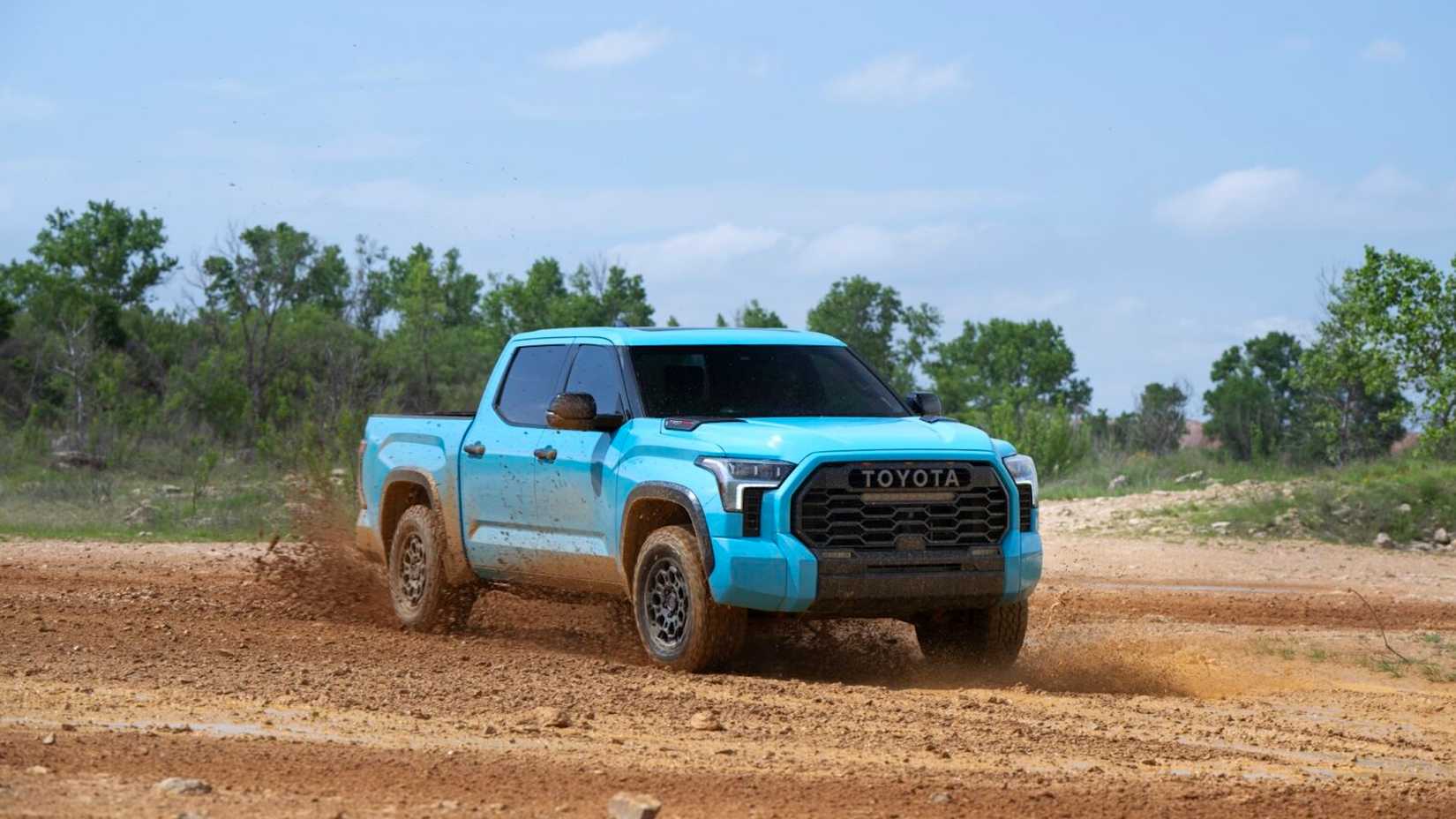 2026 Toyota Tundra TRD Pro frente 3/4 ação