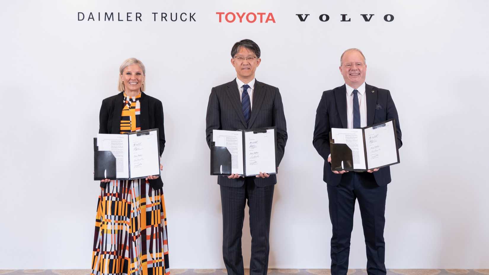 Daimler Toyota and Volvo Hydrogen Alliance press photo