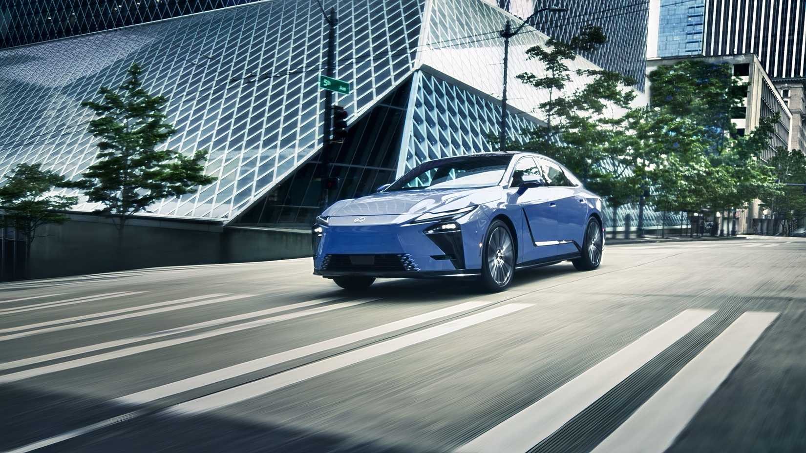 2026 Lexus ES 350e front 3/4