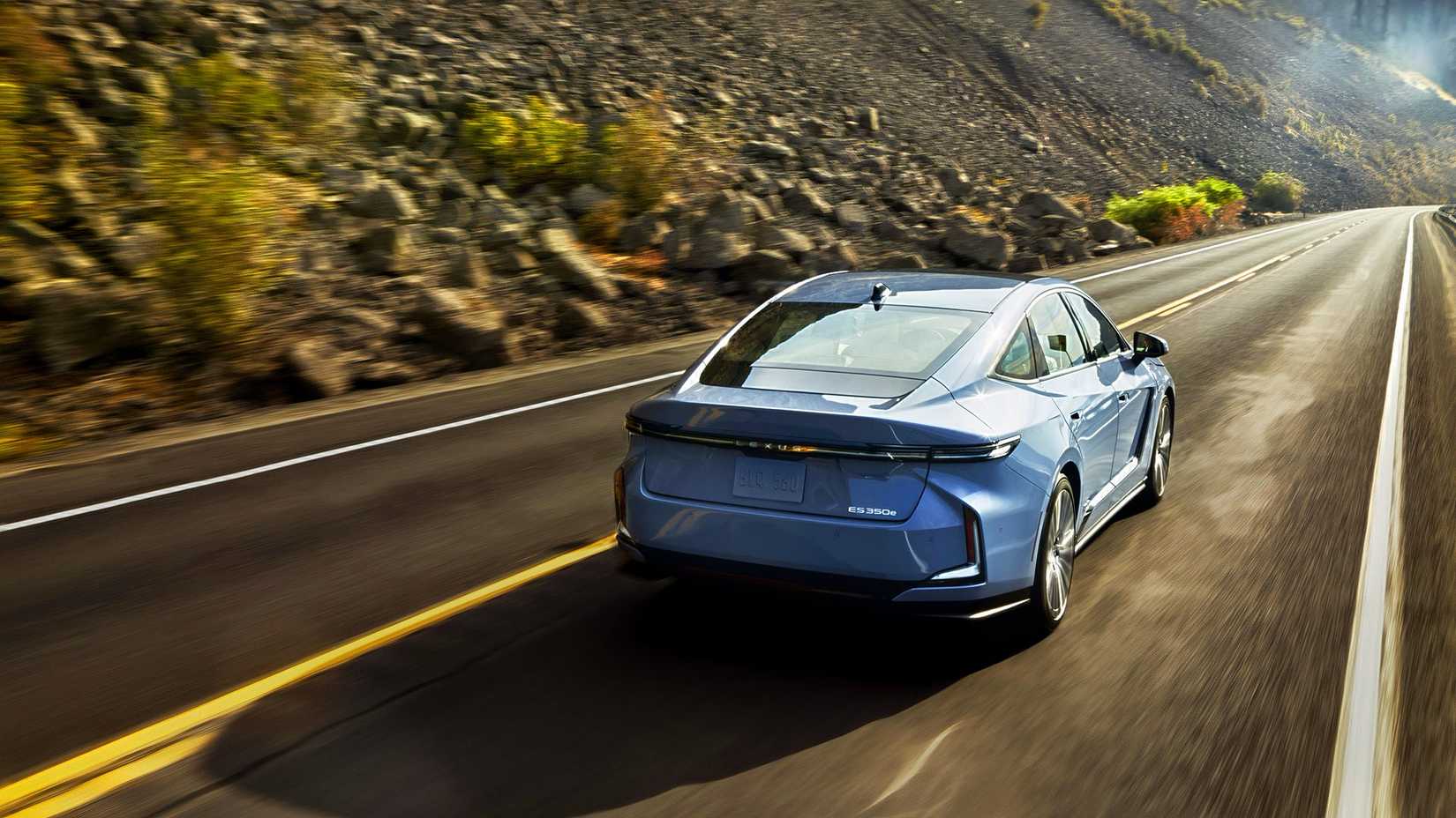 2026 Lexus ES 350e rear 3/4