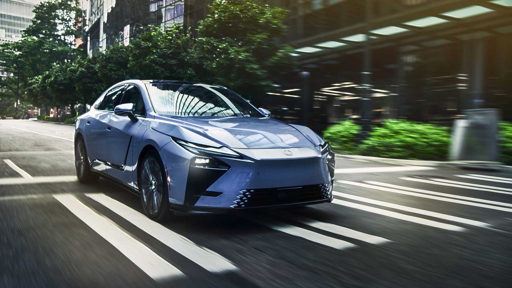 2026 Lexus ES 350e front 3/4