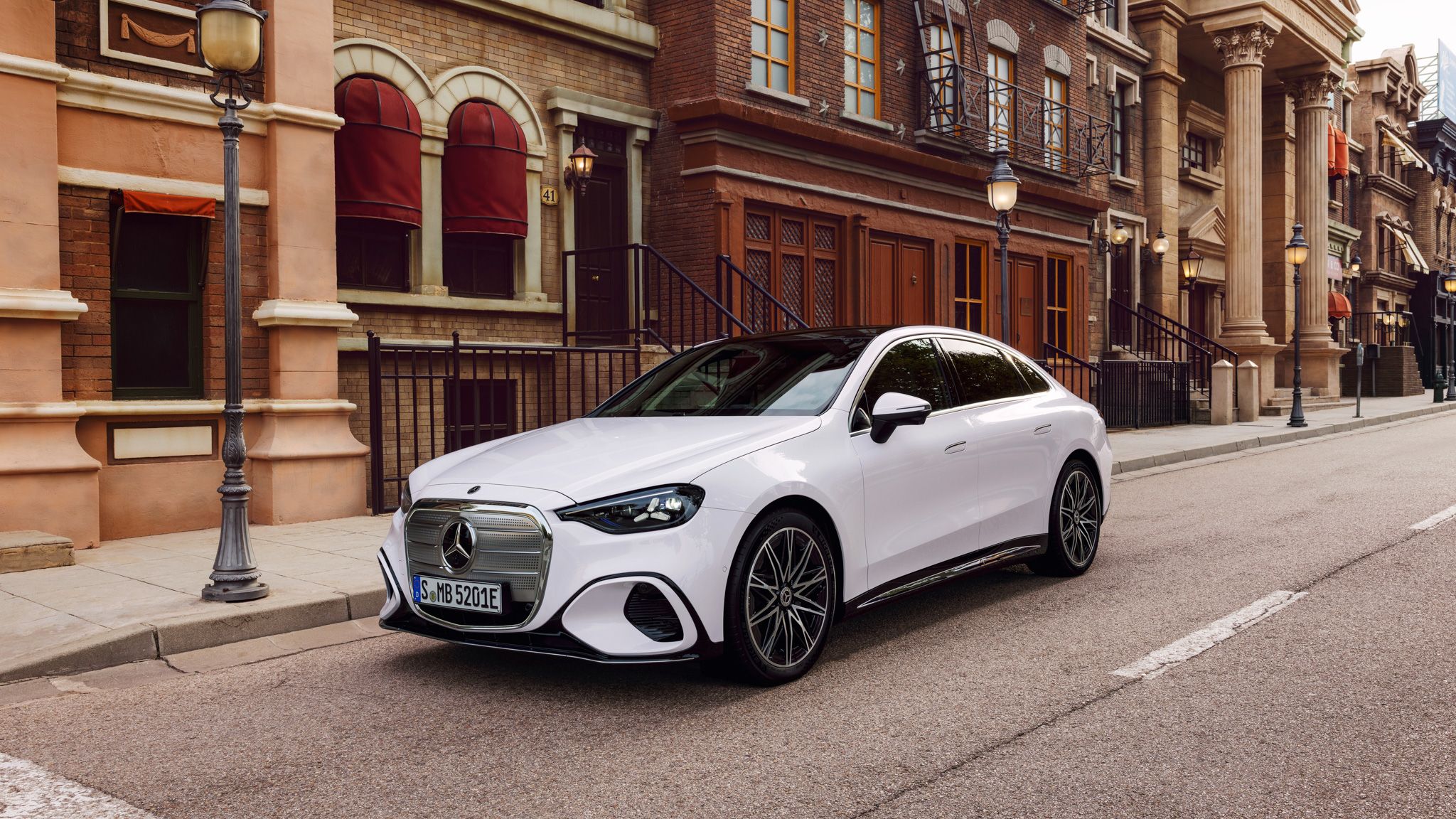 2027 메르세데스-벤츠 C 400 4MATIC 전기차 내외관 사진 갤러리