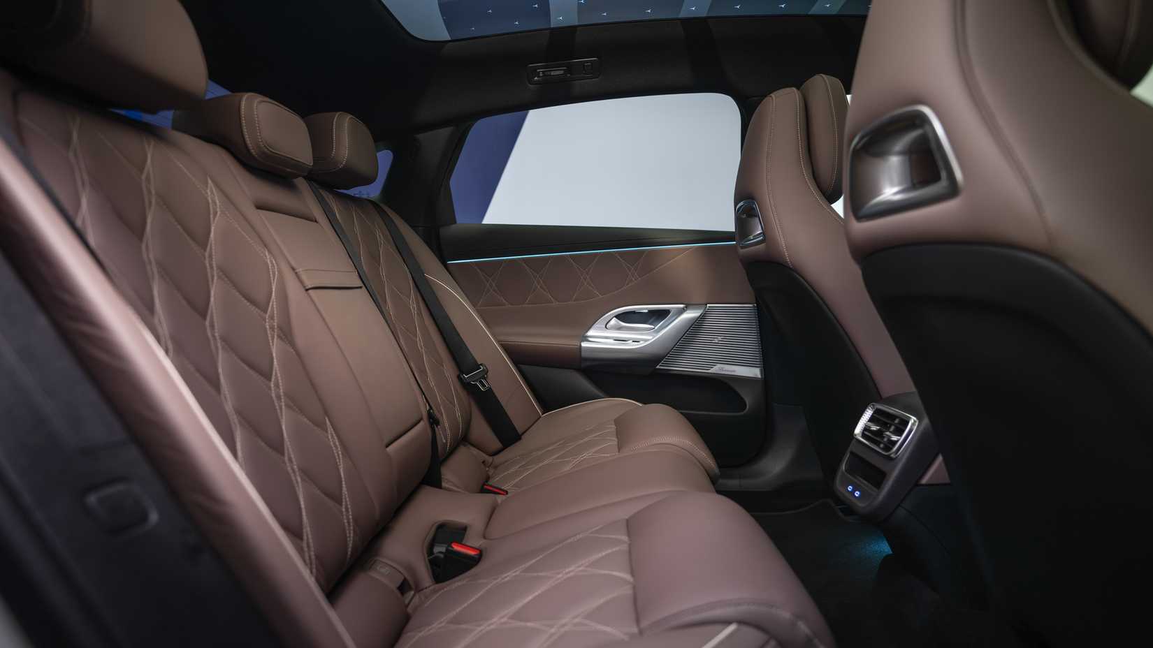 2027 Mercedes-Benz C 400 4MATIC Elétrico-34-1