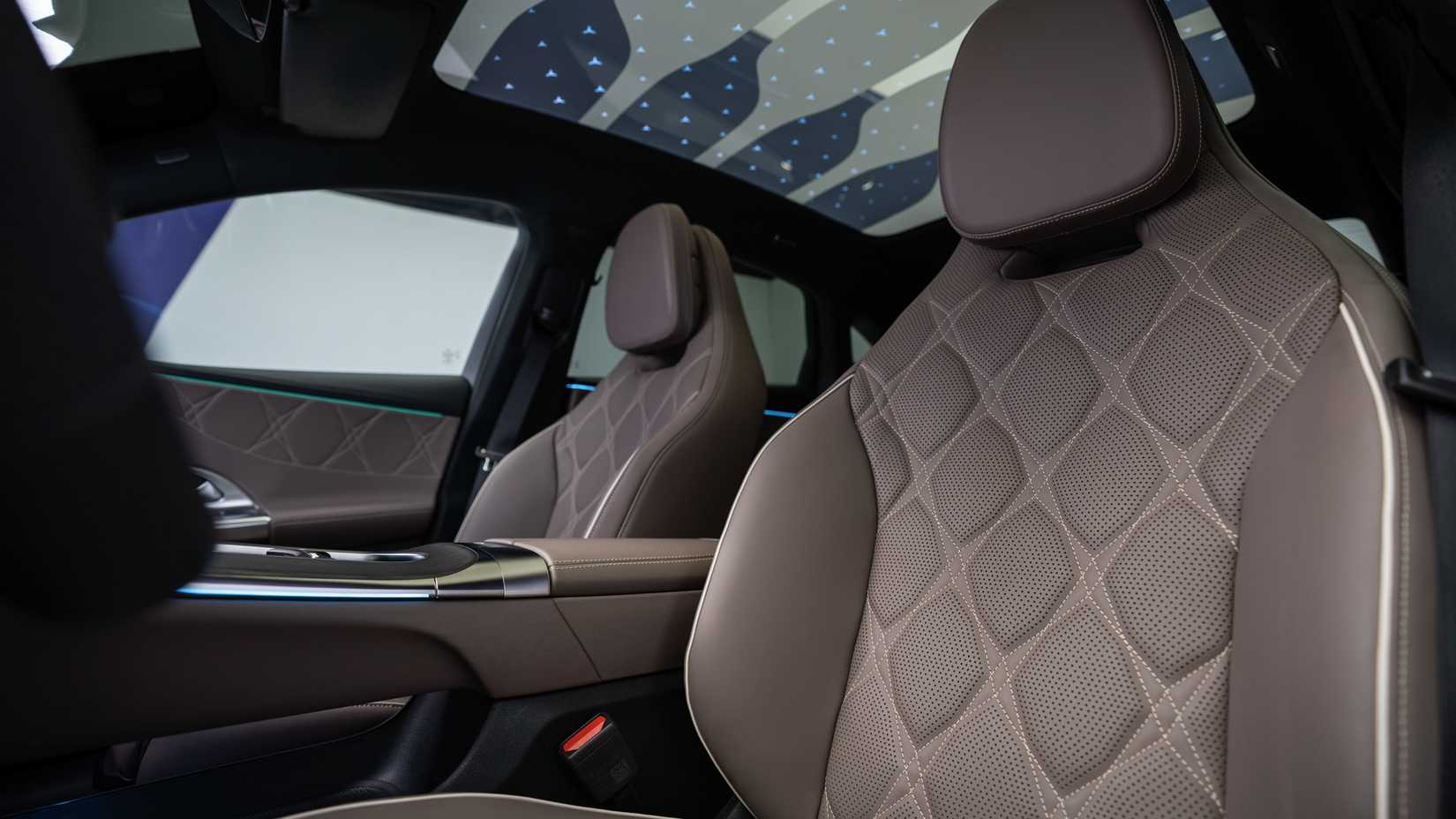 2027 Mercedes-Benz C 400 4MATIC Electric-37-1