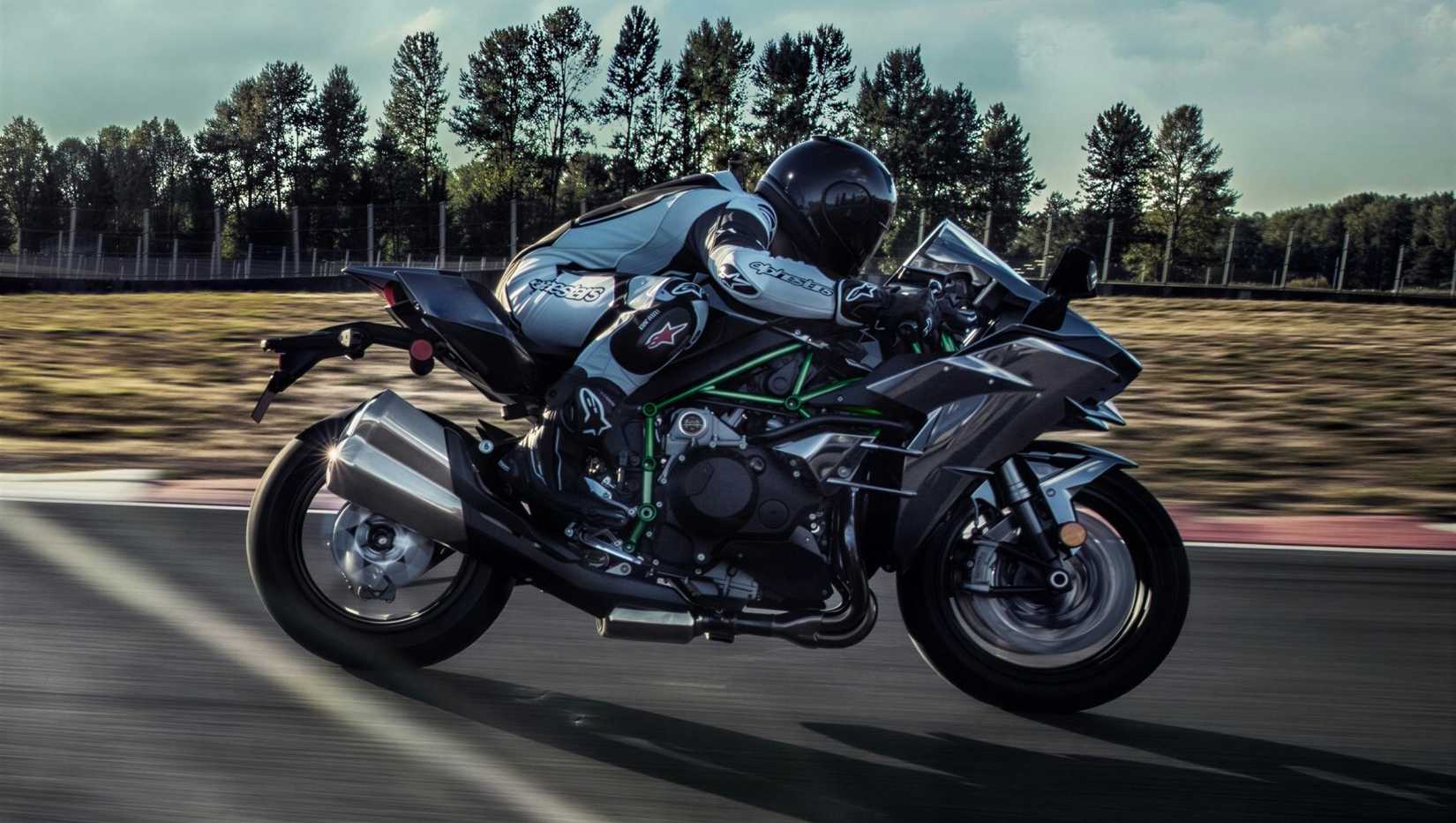 2026 Kawasaki Ninja H2 acelerando a visualização do perfil do lado rígido
