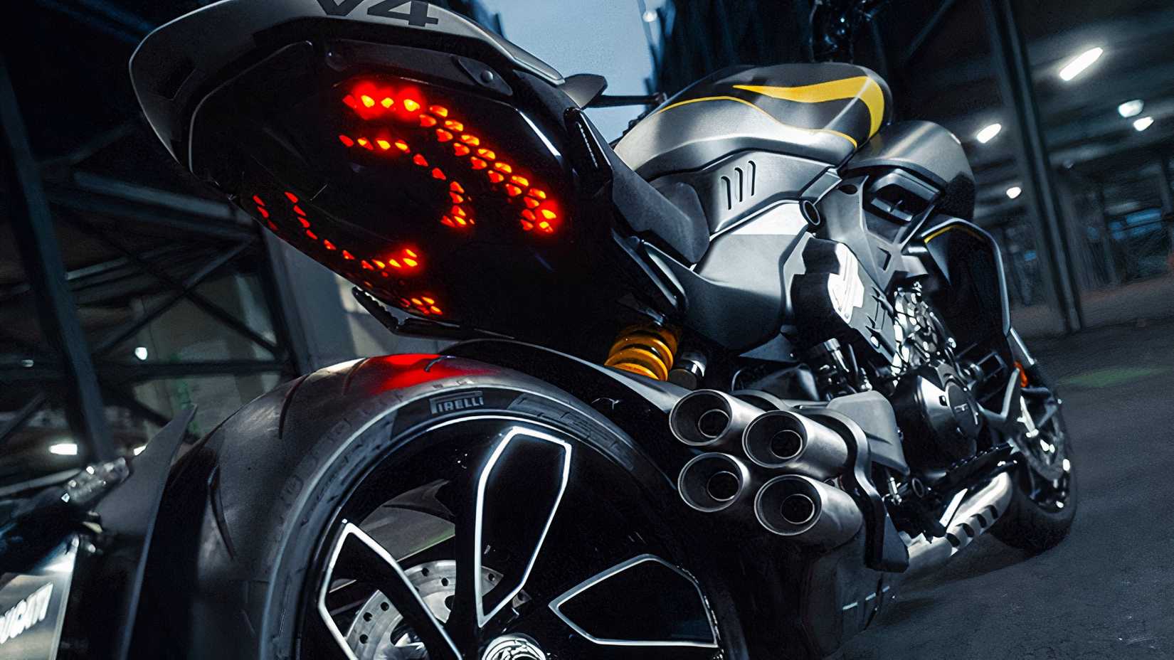 Foto dramática de detalhe traseiro da Ducati Diavel V4