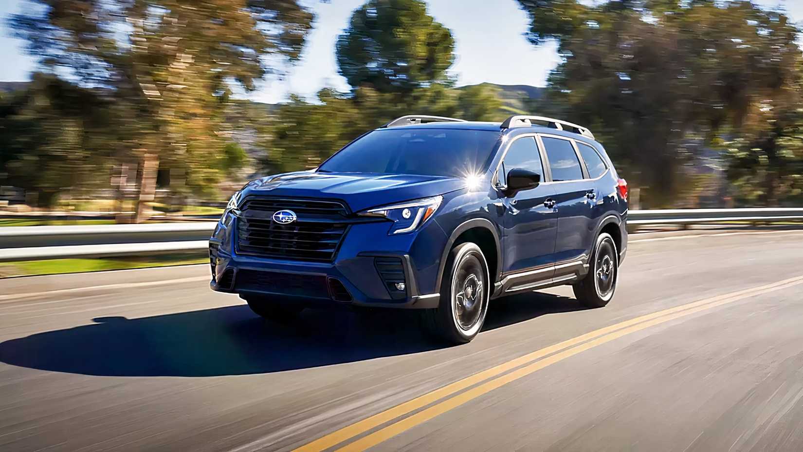 2026 Subaru Ascent preto em estrada aberta
