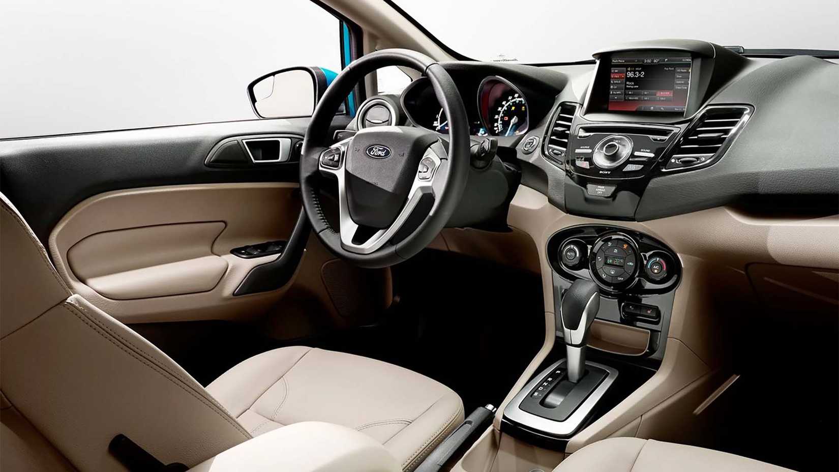 Interior do Ford Fiesta 2014