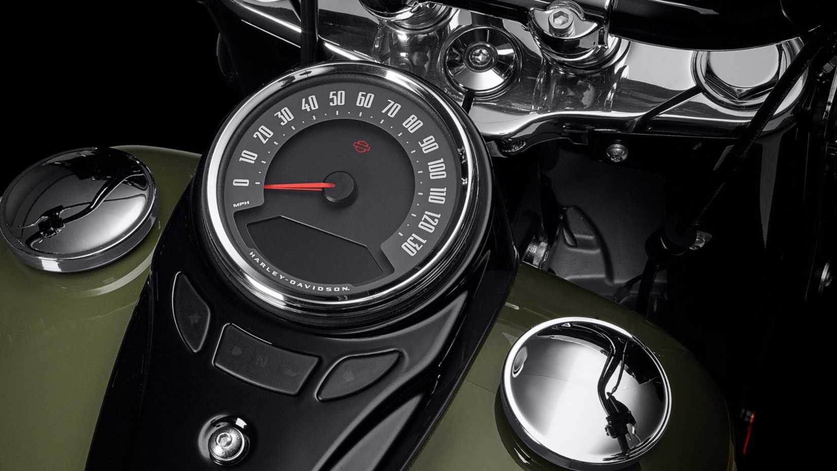 Detalhe aproximado do mostrador do instrumento Harley-Davidson Heritage Classic 2026