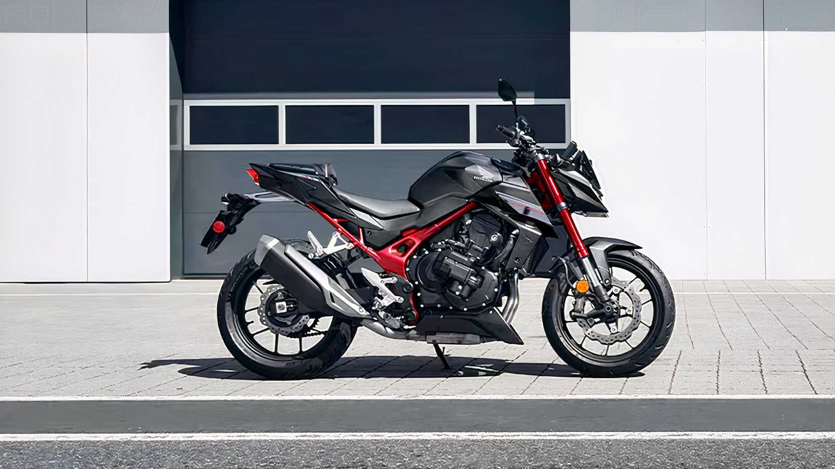 side profile view of the Honda CB750 Hornet