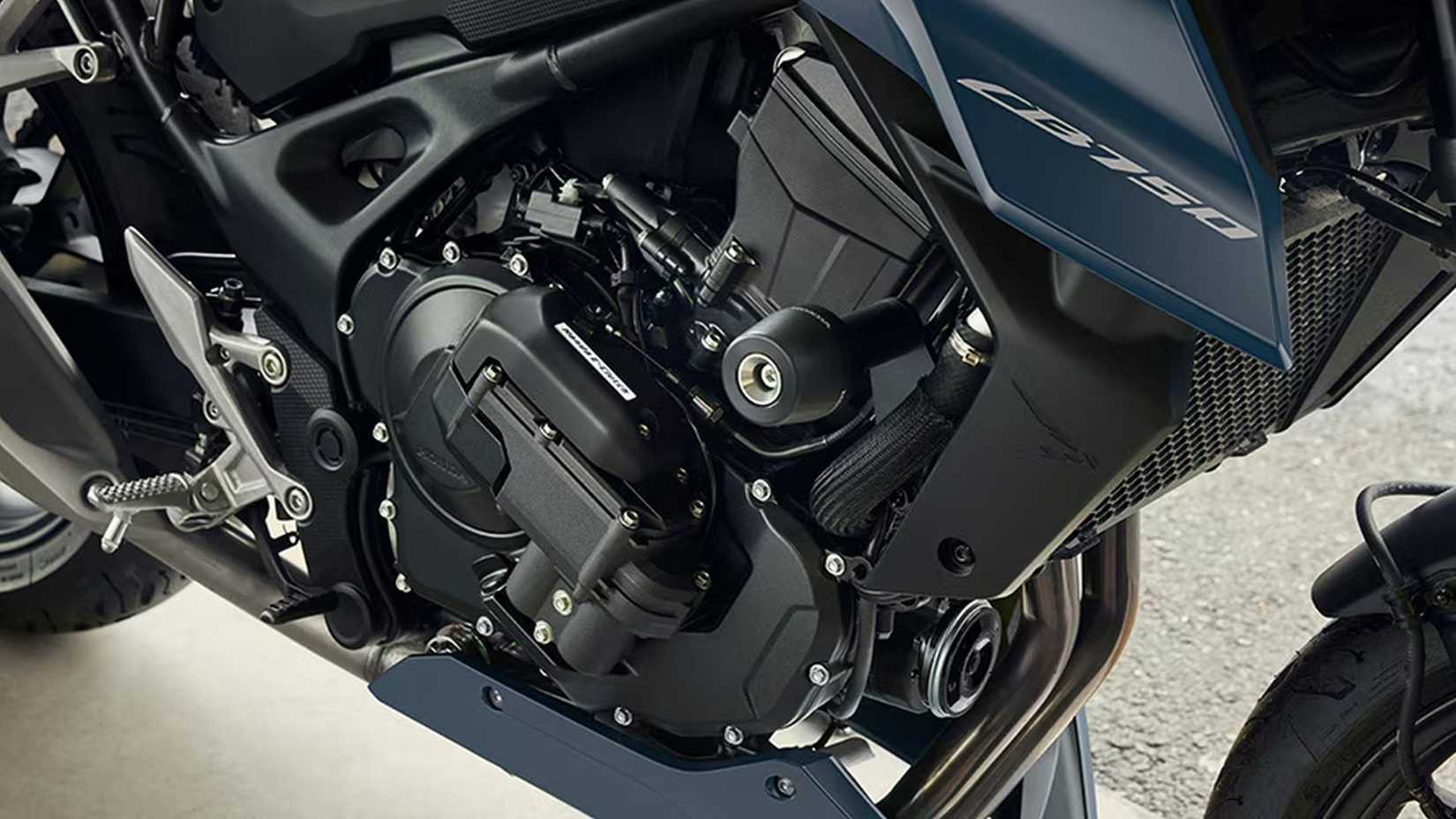 Close do motor da Honda CB750 Hornet