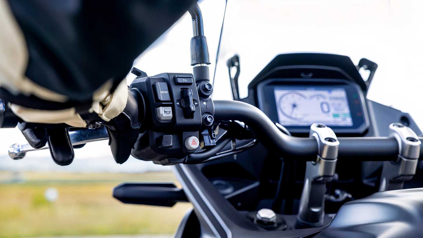 Foto aproximada da Honda XL750 Transalp - Tecnologia