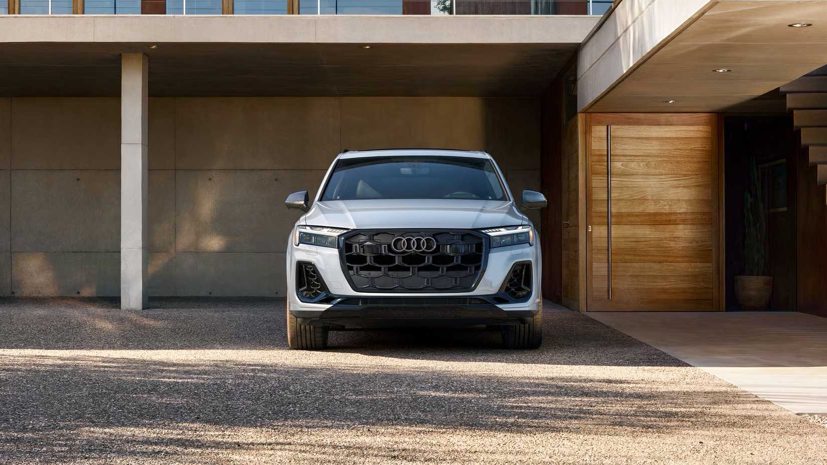 2026 Audi Q7 front shot