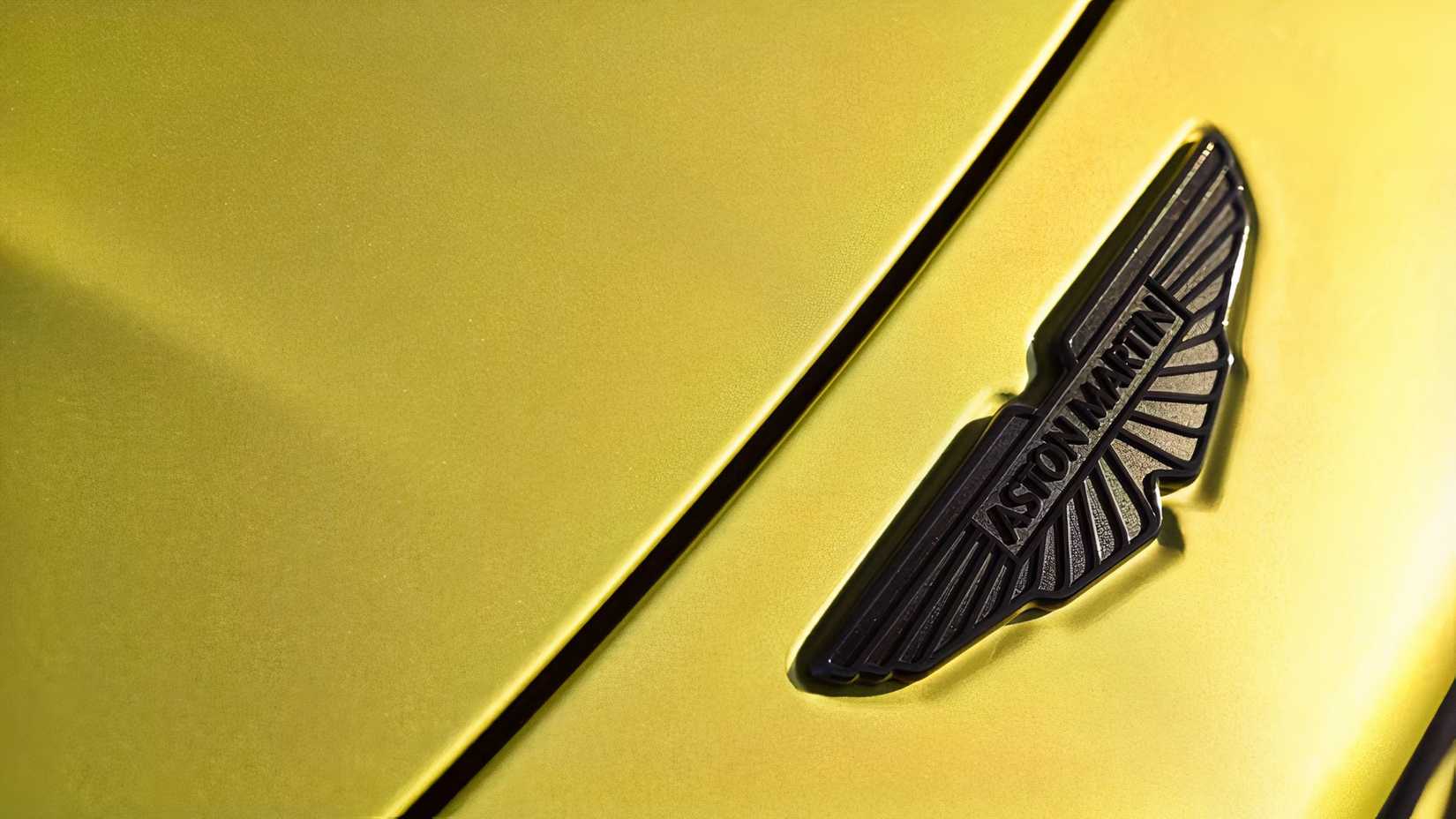 2026 Aston Martin Vantage Coupe hood badge