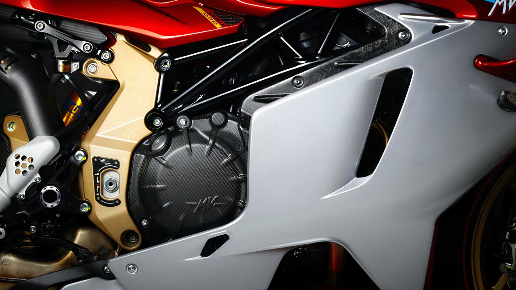 MV Agusta Superveloce 1000 Serie Oro - Close detalhado do motor