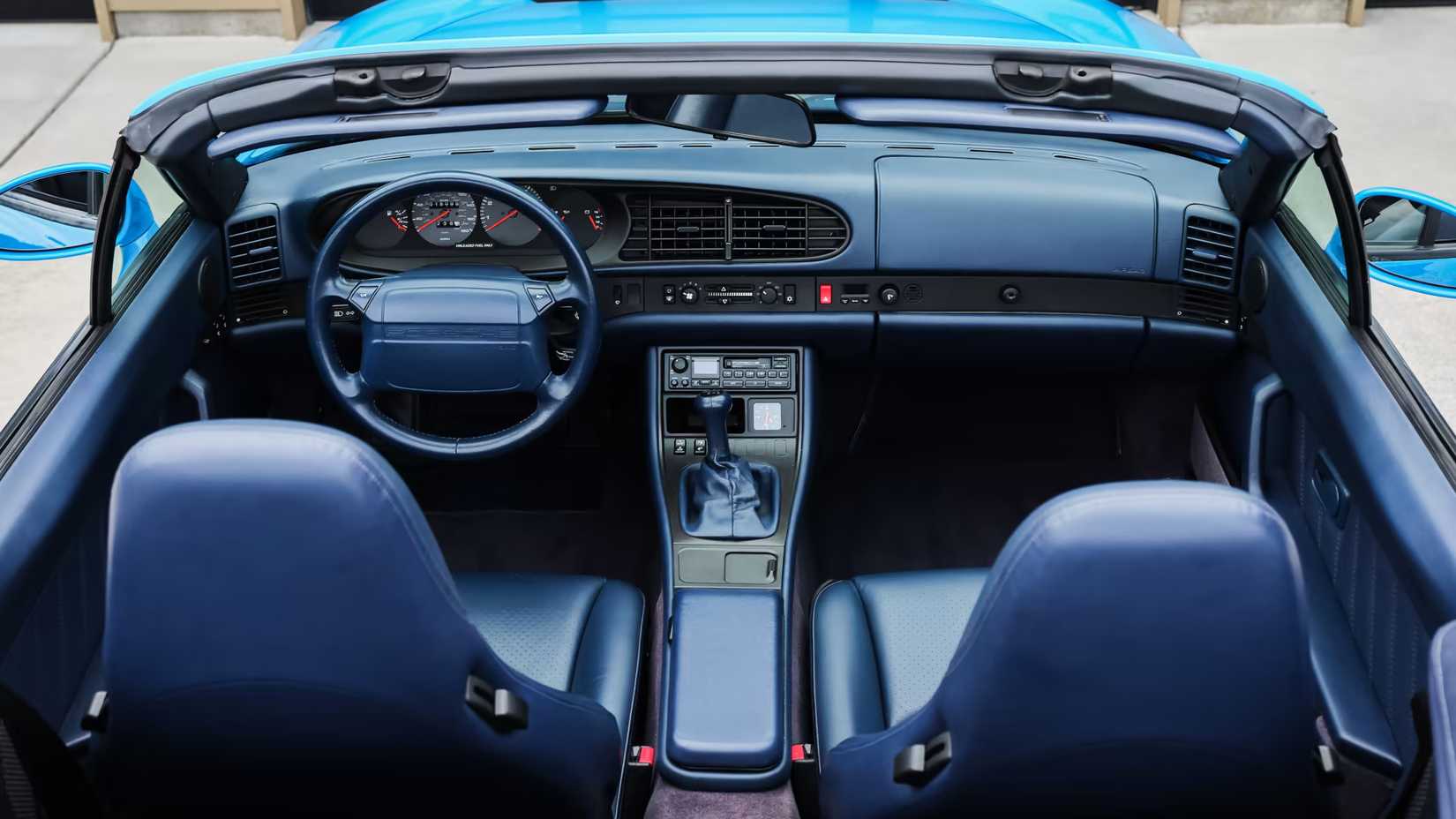 Porsche 968 Convertible interior