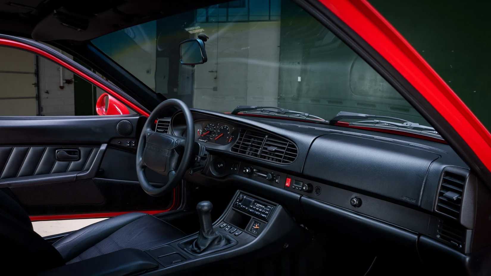 Porsche 968 interior