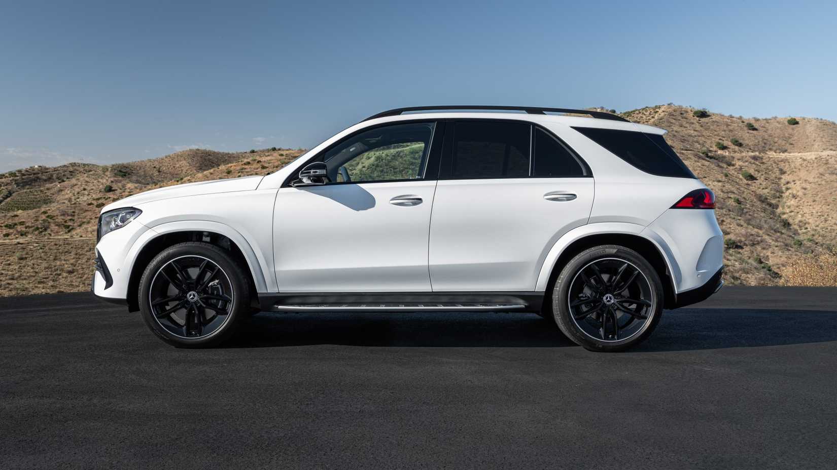 2027 Mercedes-Benz GLE Class design side profile view