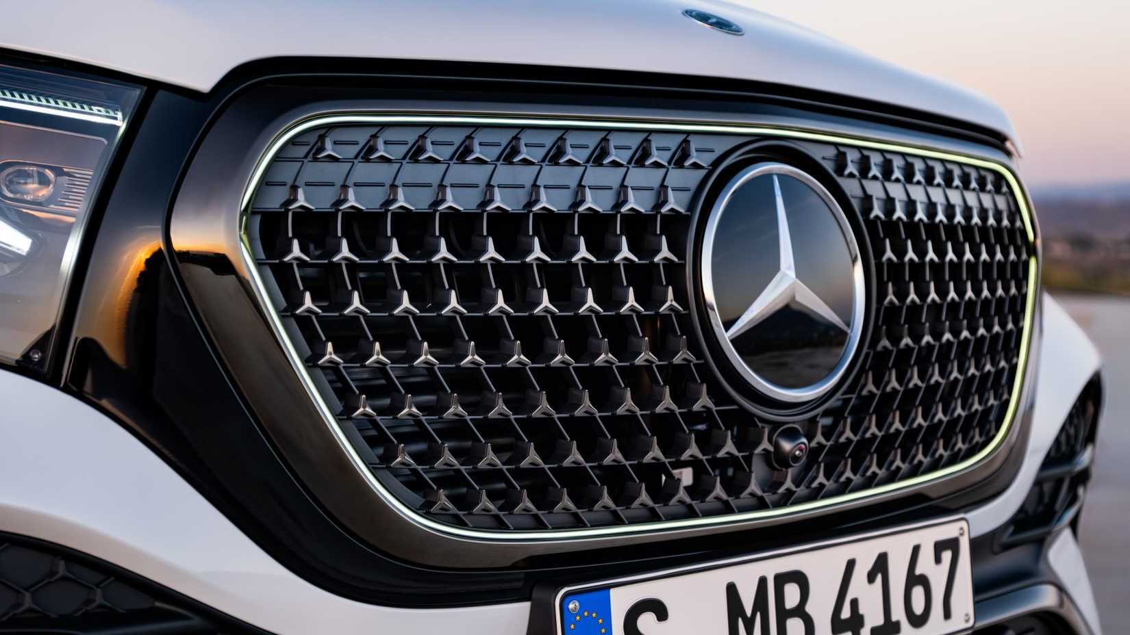2027 Mercedes-Benz GLE Class new grille design close-up shot