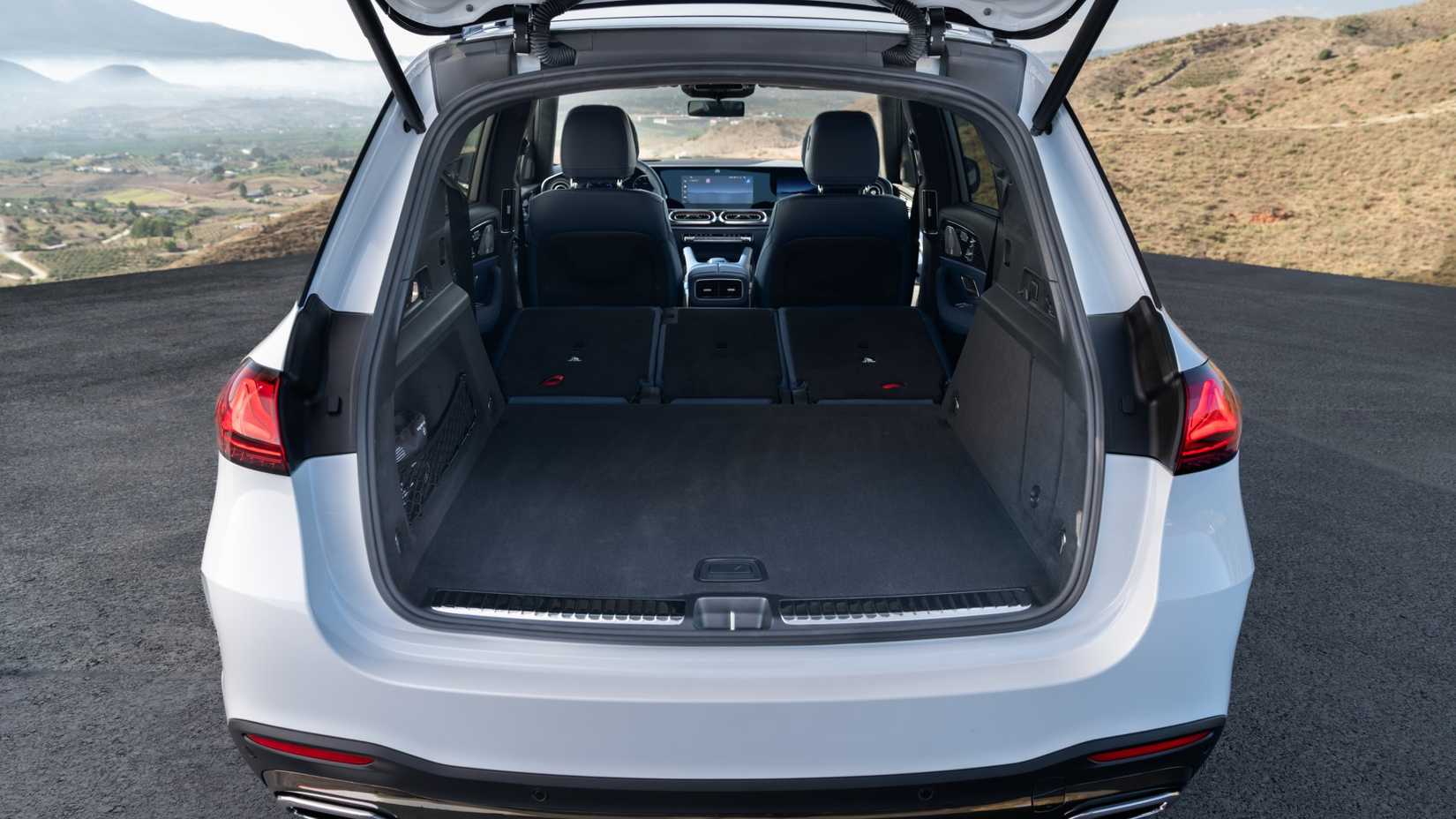 2027 Mercedes-Benz GLE Class expanded cargo space view