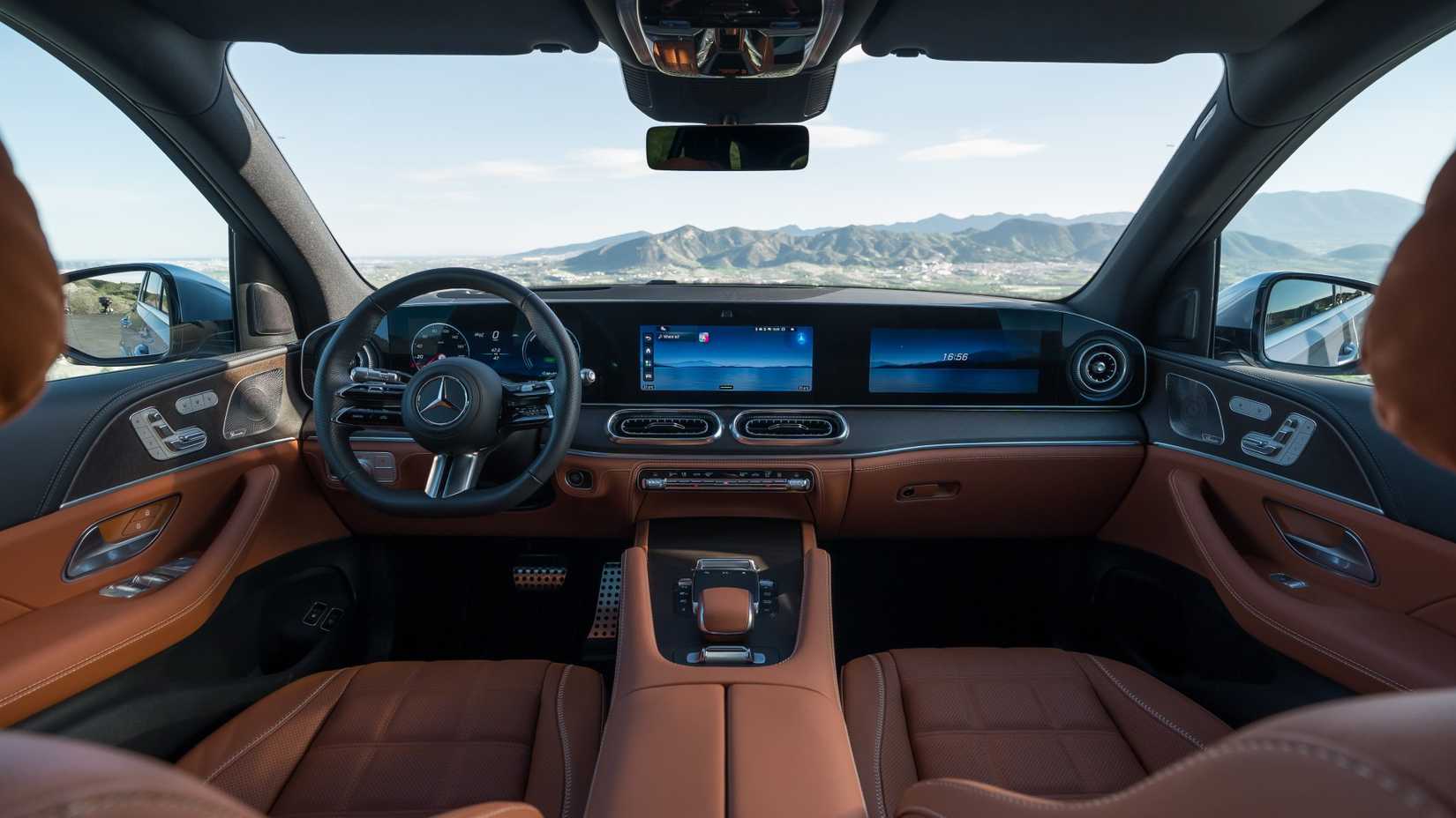 Visualização do layout do painel interno da classe Mercedes-Benz GLE 2027